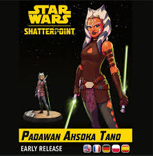 Star Wars Shatterpoint Padawan Ahsoka Tano figure with lightsabers on a black background